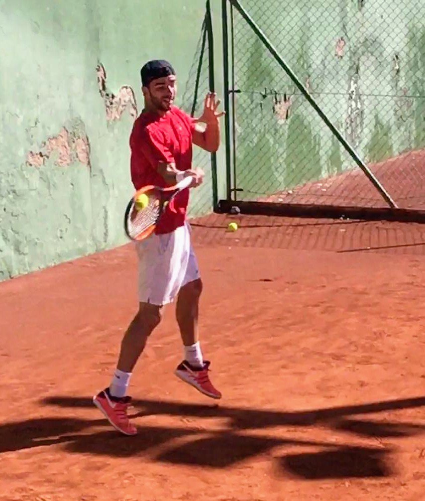 Primer finalista @Esteve94 tras vencer a Alberto Colás por 6-4 6-1