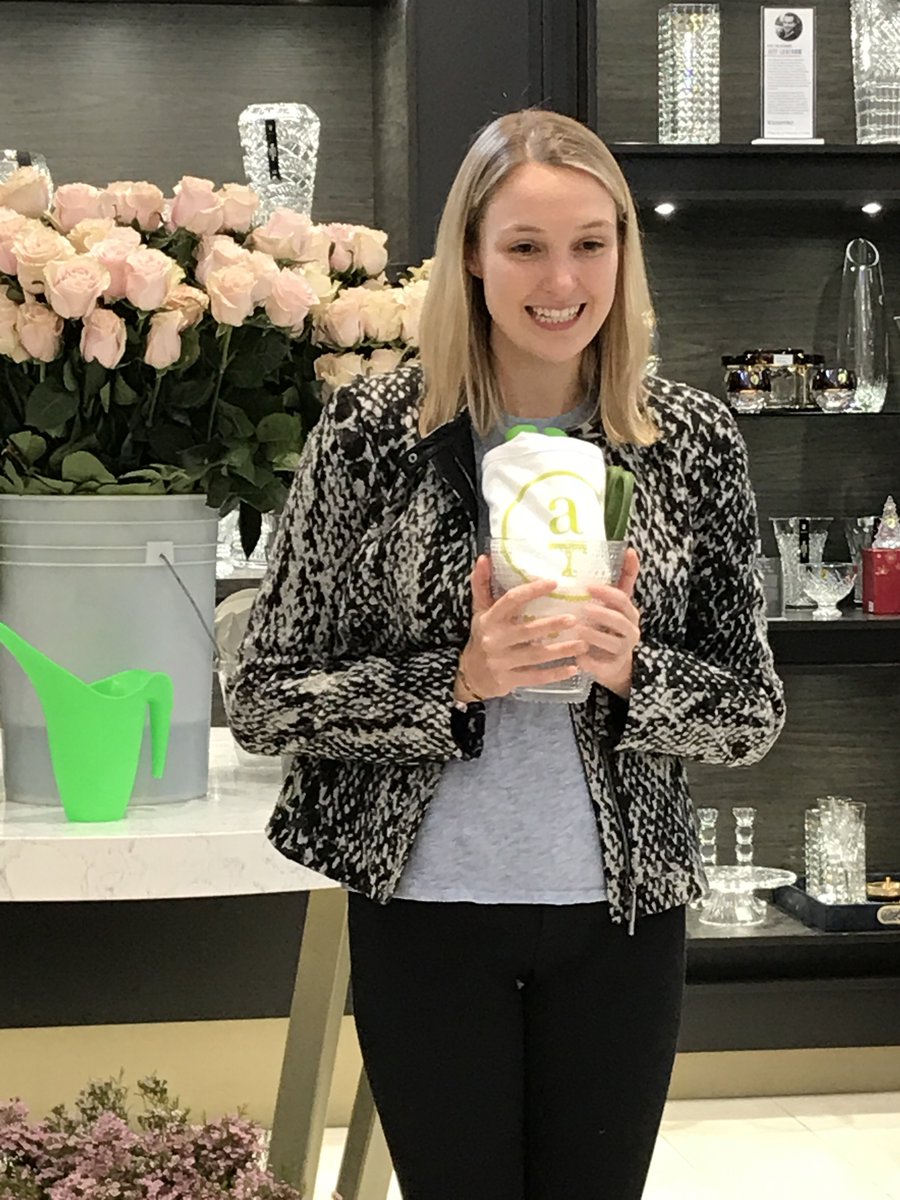 MSAshkar's tweet photo. Last weekend I attended a fun blogger event @WilliamAshleyCo where we made beautiful #floral centerpieces in the iconic Kastehelmi vase by @IittalaOfficial You can read all about it and how to make your own arrangement here: https://t.co/kFlpIPWtsx #wmasecretgarden !! https://t.co/yUZET66Sww