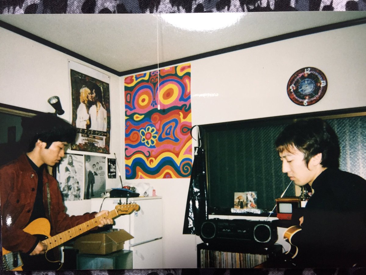 Morrie Morissette Twitterissa 併せて明日は吉祥寺hustleの Going Bananas 恵比寿みるくの Electric Fit だった アベコウキ君と俺のコンビも同時に復活する形に これは94年か95年ぐらいの写真かな 全然覚えていない