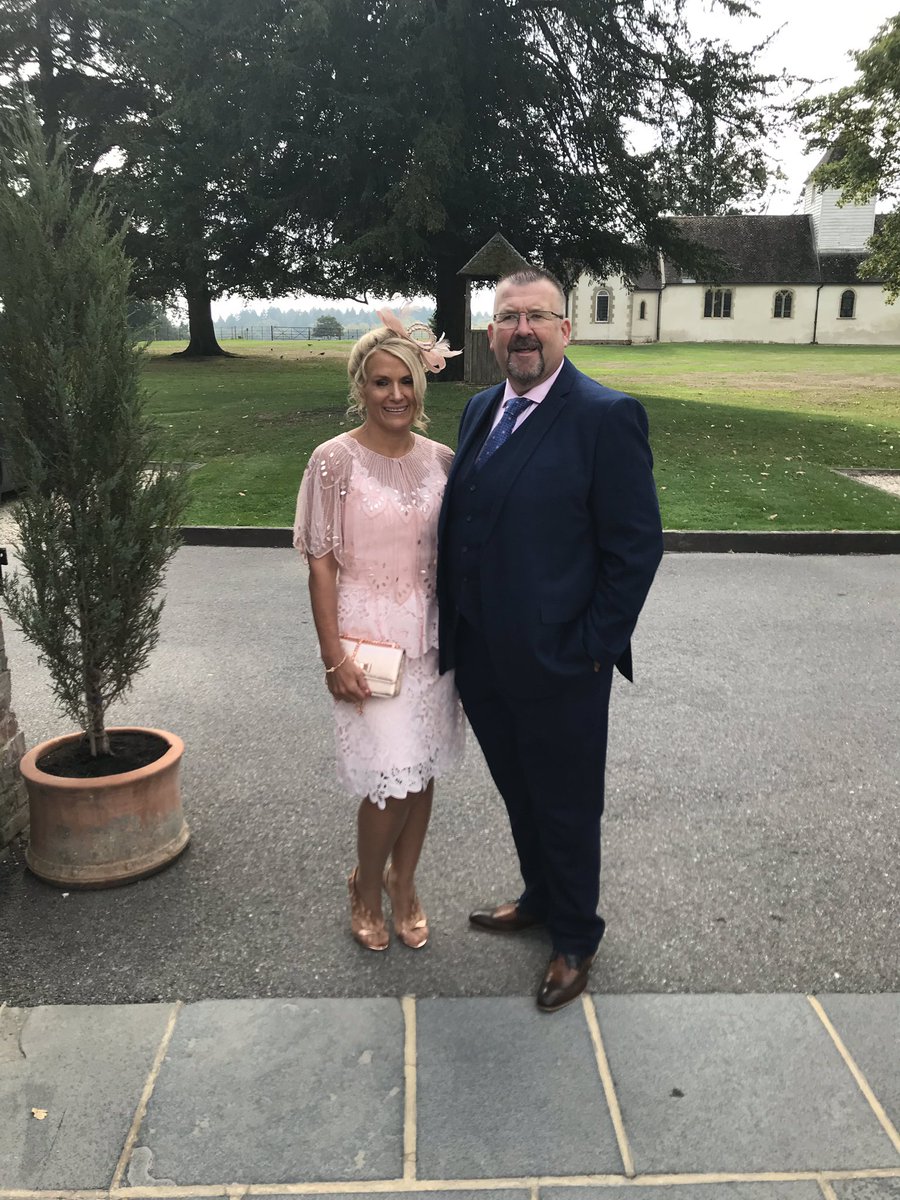 ChippyLyn's tweet photo. Nieces’ Wedding Day #WasingPark #Family #GoodTimes https://t.co/9H1YvlaivM