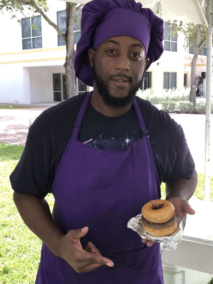 folklifefriday_'s tweet photo. Bring your appetite, dancing shoes and your bestie! We’ve got so much in store for you today! 

___

#FolkLifeFriday #newwashingtonheights #overtownmatters #experienceovertown #historicovertown #overtownmiami #festivalmarket #thingstodomiami #firstfriday https://t.co/MtcP04cWZ4