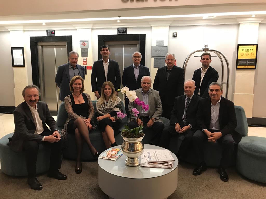 Aconteceu ontem a confraria da <a href="/JBS/">byron</a> que recebeu importantes parceiros da companhia. A <a href="/ASSERJ/">Is</a> marcou presença no jantar, representada por seu presidente, Fábio Queiróz. O evento acontece mensalmente na sede da JBS, em São Paulo. Saiba mais:asserj.com.br/negocios/2018/… #ASSERJ #JBS #SP