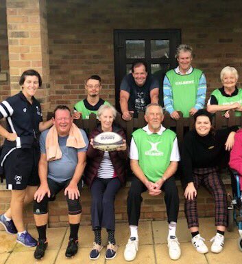 🏉 Residents from John Wills House took an interest in the Rugby Training this morning whilst out on an autumn walk in Westbury Fields. They had a lovely chat about all things rugby and a photo with members from @brfc_academy 🏉 @St_Monica_Trust #WeAreSMT