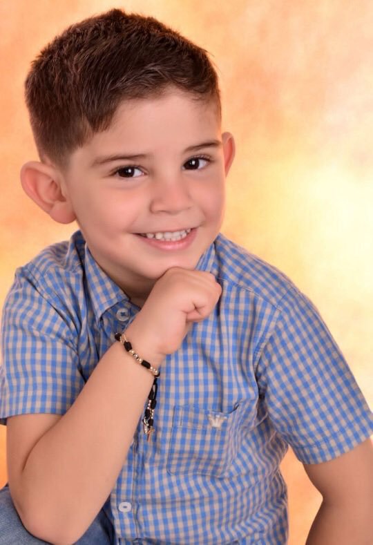 Fonseca's tweet photo. Un niño de 5 años no tiene por qué ser parte de ningún conflicto y menos estar secuestrado y lejos de su familia. Liberen ya a Cristo José. Colombia entera lo pide. https://t.co/M8GNGpIJ1R