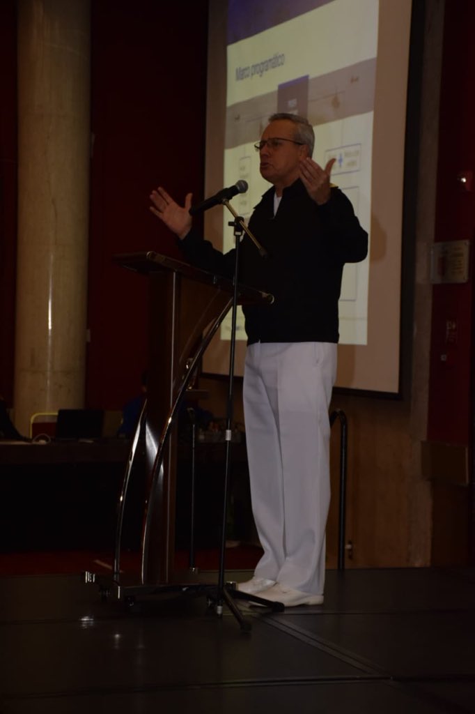 EsdegCol's tweet image. #ALaHora Alumnos #CEM2018 #esdeg en Seminario Internacional de #PoderMarítimo Conferencia Trascendencia del poder marítimo de una nación con el Comandante @ArmadaColombia #ALMDuránGonzález. Análisis poder marítimo como elemento esencial de seguridad para el desarrollo nacional.