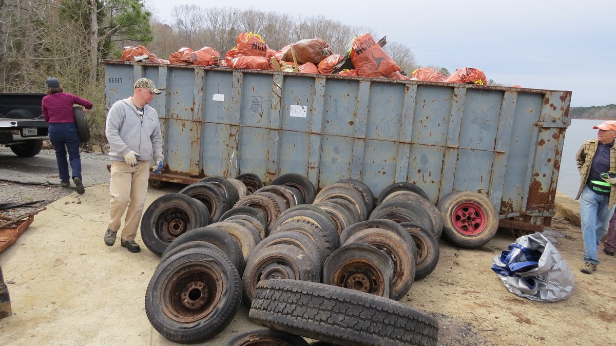 CleanJordanLake's tweet image. Clean Jordan Lake will hold Annual Fall Trash Cleanup on Sat., Oct. 20th, 9am to 1pm.  Hurricane Florence left a mess on shoreline! Meet at Army Corps of Engineers Visitor Assistance Center, end of Jordan Dam Rd., Moncure. All details at meetup.com/helpcleanjorda….