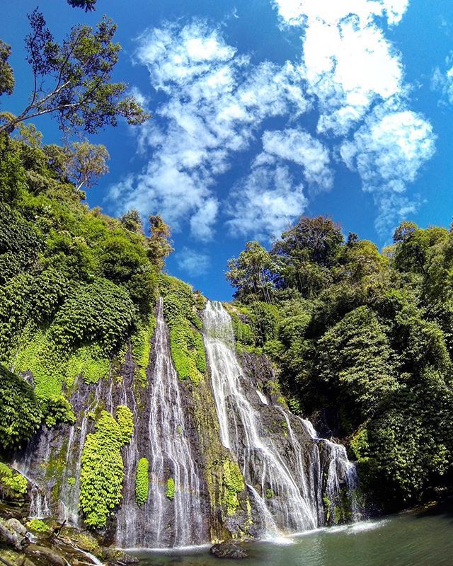 AndreVerglas's tweet photo. Looking for inspiration for my Asian trip video 🤔
#waterfall #bali #banyumala #latergram #indonesia #gopro #travel #explore #adventure #blueSky #mountains #forest #asia #clouds #summer https://t.co/0VzezELLg2 https://t.co/DAMq52IfBx
