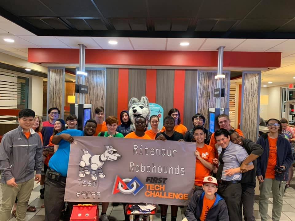 ruizmcdstl's tweet image. Had fun at Ritenour HS Fundraiser for their Robotics team at our St. John McD location.  Check it out...
#Ritenour #RoboWaiter #StJohnMcdonald&apos;s