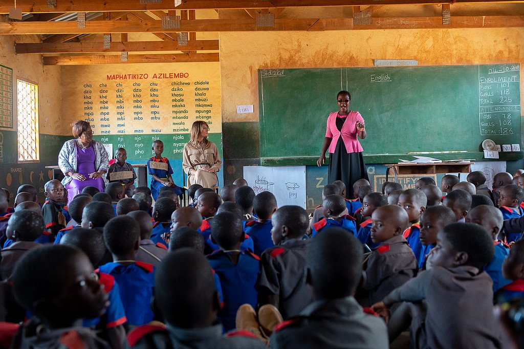 First Lady Melania Trump, alongside Maureen Masi, Head Teacher of Chipala Primary School, observes children learning the English and Chichewa languages Thursday, Oct. 4, 2018, at the Chipala Primary School in Lilongwe, Malawi. (Official White House Photo by Andrea Hanks)