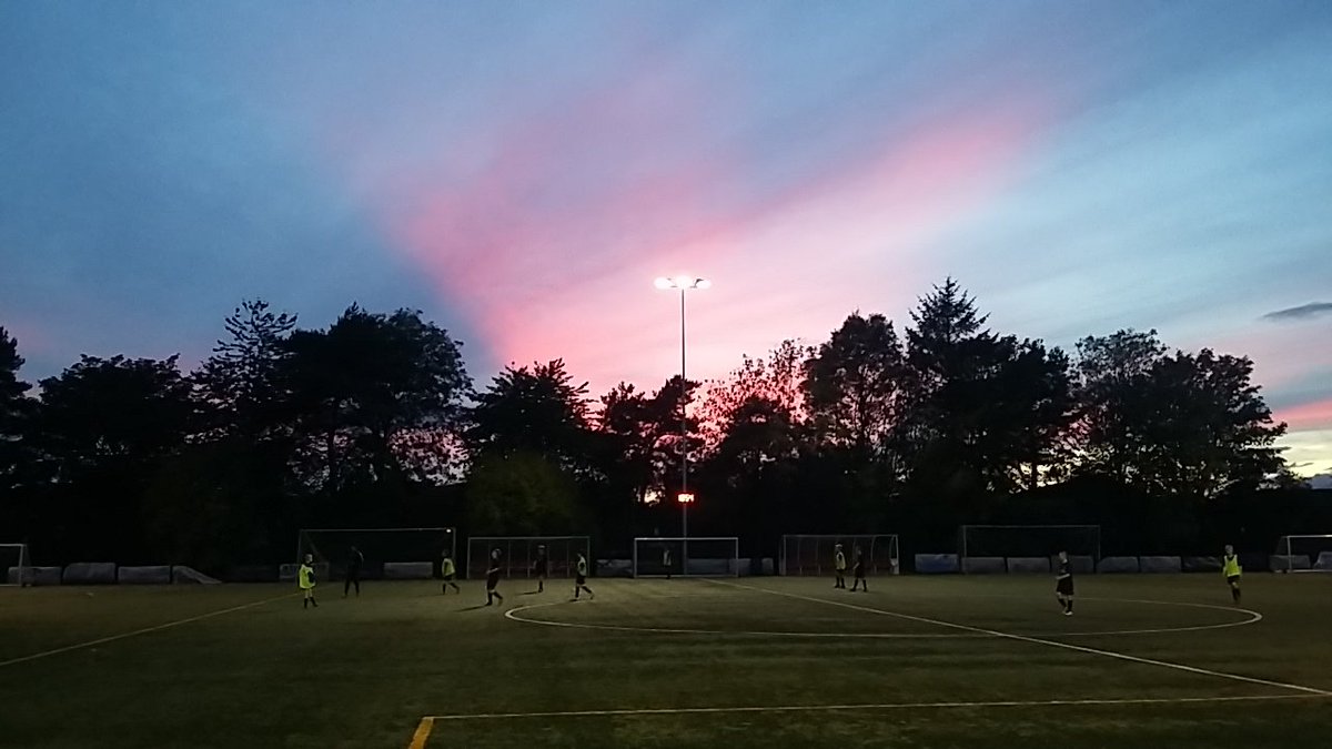 simmie74's tweet photo. Nice night at #sevenacres nae the warmest though.. #tangies https://t.co/ffSdpEmvj1