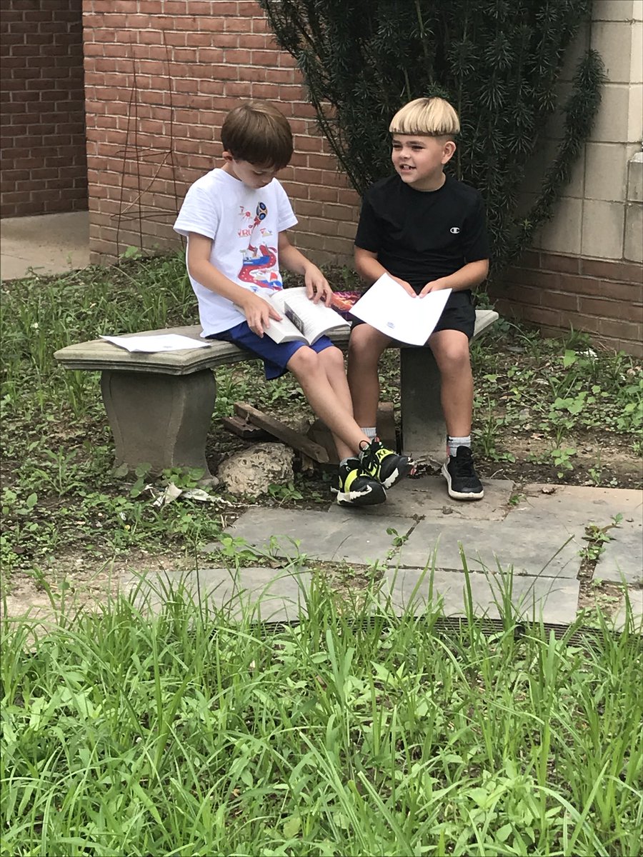 MsJohnson4th's tweet image. Fourth graders having book talks based on their characters! We are chatting about character traits, motivations, obstacles, and how our characters change throughout our novels. #booktalks #FridayFeeling  @NottinghamPTA