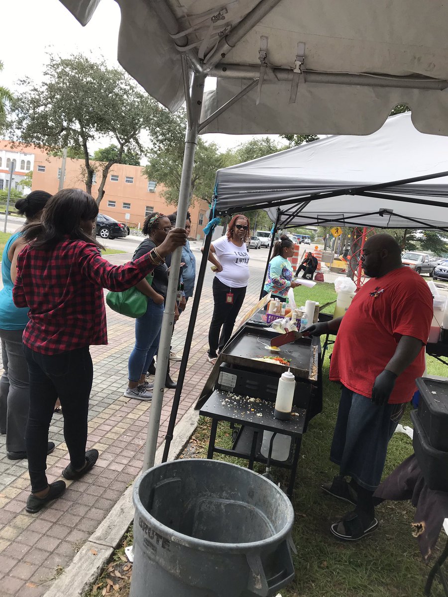 folklifefriday_'s tweet photo. The #FolkLifeFriday party has started! Stop by for some delectable bites, good music &amp; culture. We’re here until 8pm tonight! 

___

#newwashingtonheights #overtownmatters #experienceovertown #historicovertown #overtownmiami #festivalmarket #thingstodomiami #firstfriday https://t.co/6Jn0b1EW7K