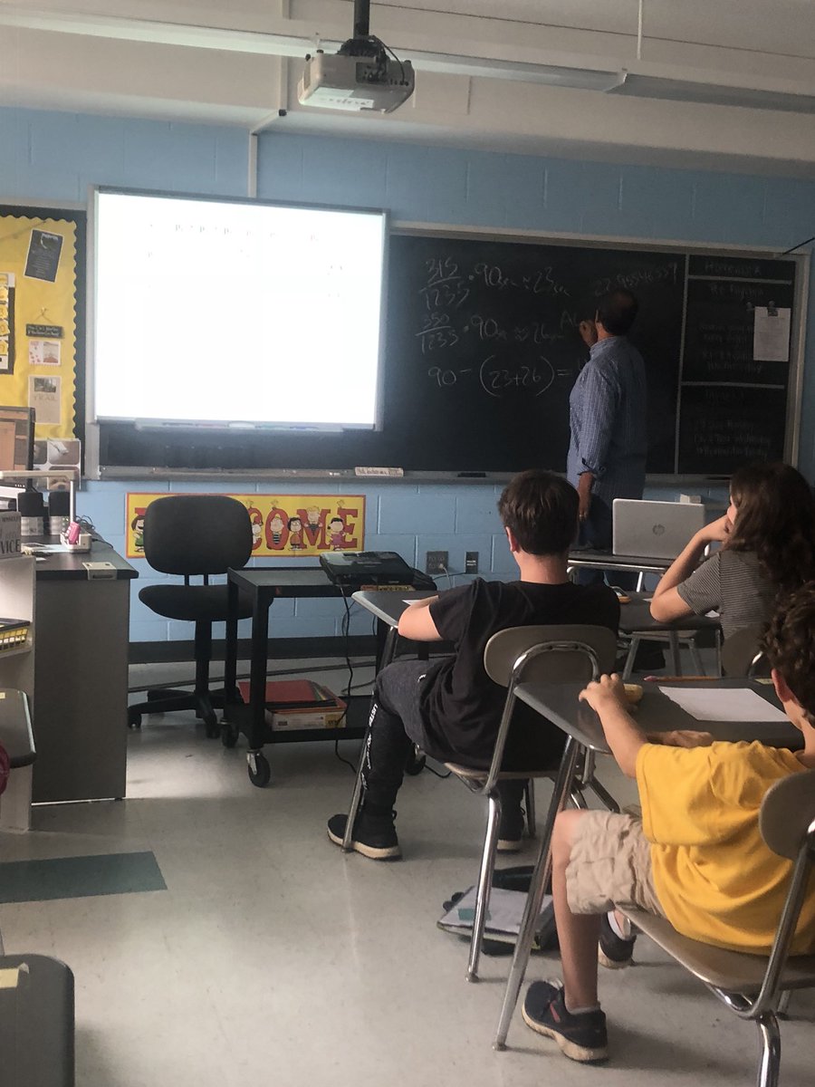 edtechMS's tweet image. Algebra Ss @ThompsonMSpride work w/ an engineer in the community to learn how math applies to traffic light patterns #mtpsMath
