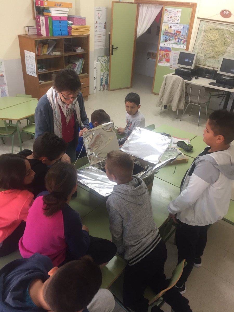 ArapilesCra's tweet photo. @ArapilesCra  #Experimentosenlaescuela Esta semana hemos experimentado con un horno solar. @cfiesalamanca https://t.co/3Ghy03C2D8