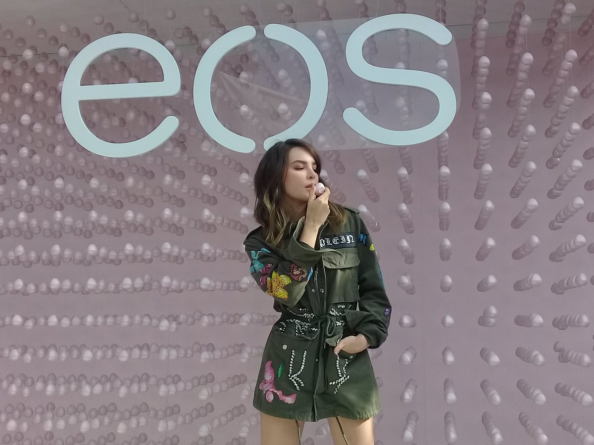 raspberrymag's tweet photo. Lanzamiento nuevo bรกlsamo รณrganico #EosCrystal #EosMx crema para manos @eos @belindapop https://t.co/2iffWMg37o
