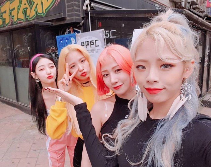 RoseFinger_twt's tweet photo. 181003 🌹M/V Shooting Day🌹 https://t.co/YItCsjjjQE