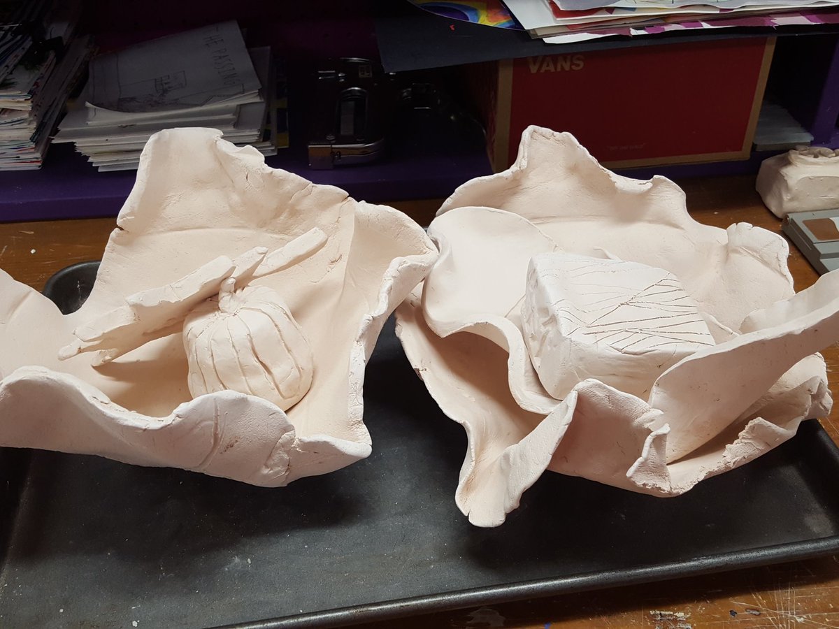 HamptonArtDept's tweet image. Ceramics project progress!! #creativityislife #artrocks #hamptonhawks1 #glassceramics