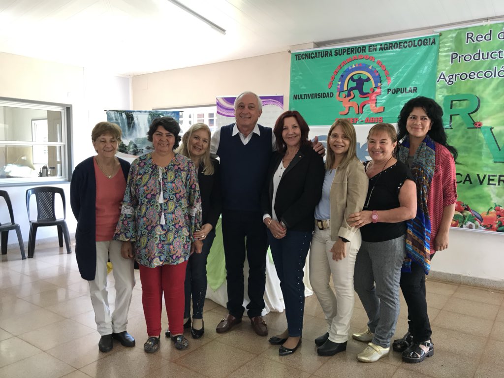 LetiEspinosa's tweet photo. Circuito Agroecologico por Misiones, “La Mujer y su Aporte a la Economía Regional”. Primer parada en la muni de Roca, junto a las mujeres de la Red de Productos Agroecologicos #RocaVerde @CEMISIONES @CAMEMujeres @rsecame #ConsumoConsciente #Agroecologico https://t.co/VWOcawfKeg
