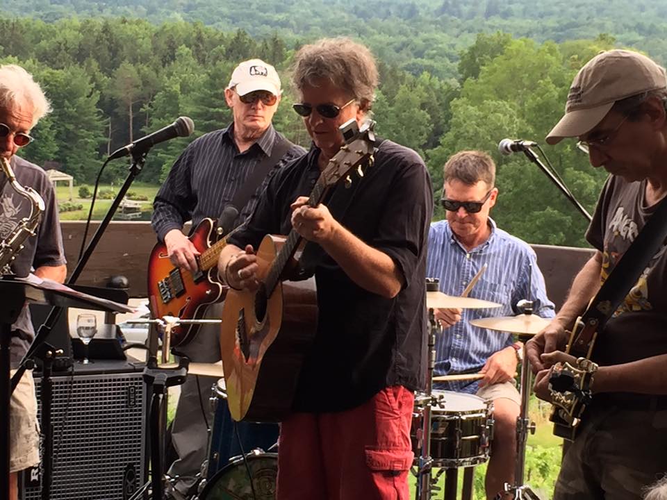 FLXriesling's tweet photo. Yardvarks at Happy Hour - Bert Salmirs Sunday Afternoon - https://t.co/4gRifHwumV https://t.co/HY8tA3PyLr