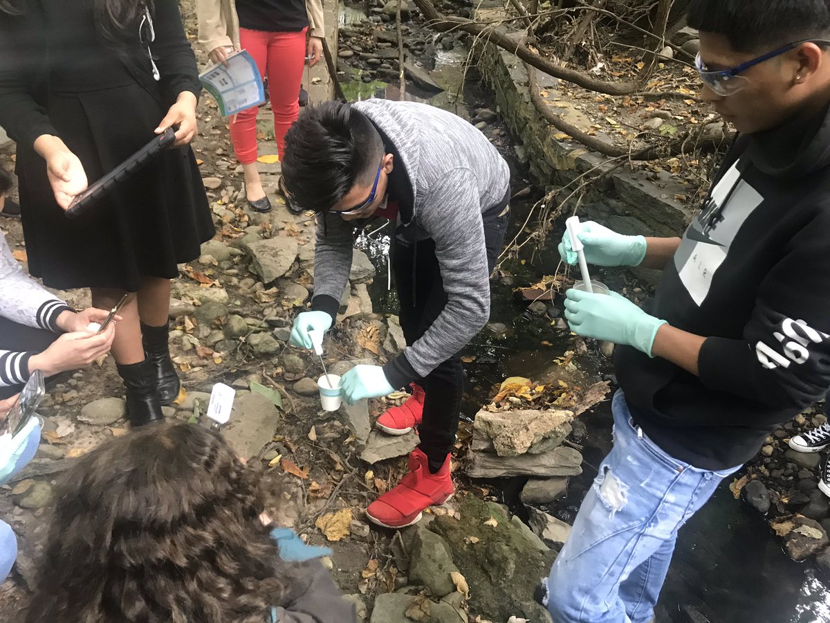 LaraMacAPS's tweet image. Amazing afternoon with the @ACHSmavericks Environmental Science class testing stream water and sharing data worldwide. #theglobeprogram @APSscience @ScienceACHS