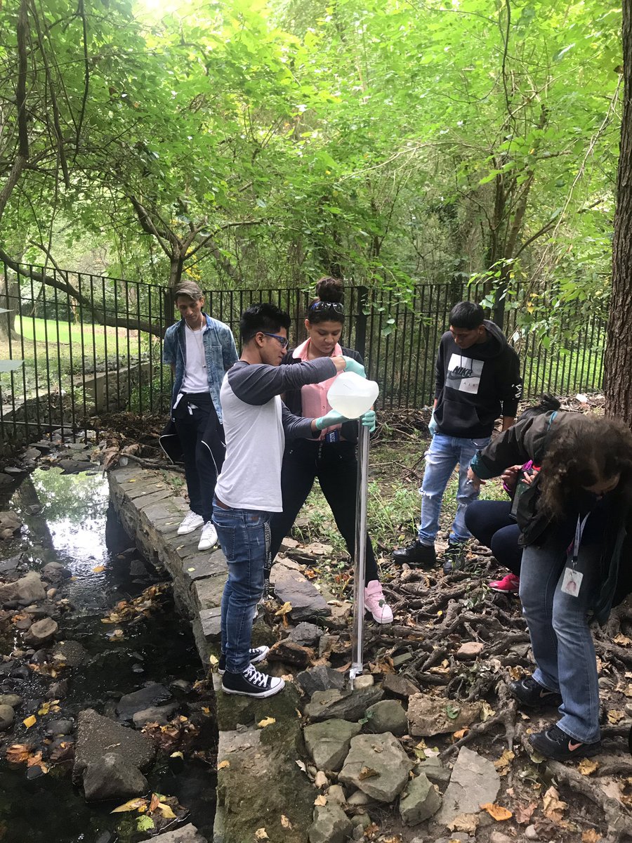 LaraMacAPS's tweet image. Amazing afternoon with the @ACHSmavericks Environmental Science class testing stream water and sharing data worldwide. #theglobeprogram @APSscience @ScienceACHS