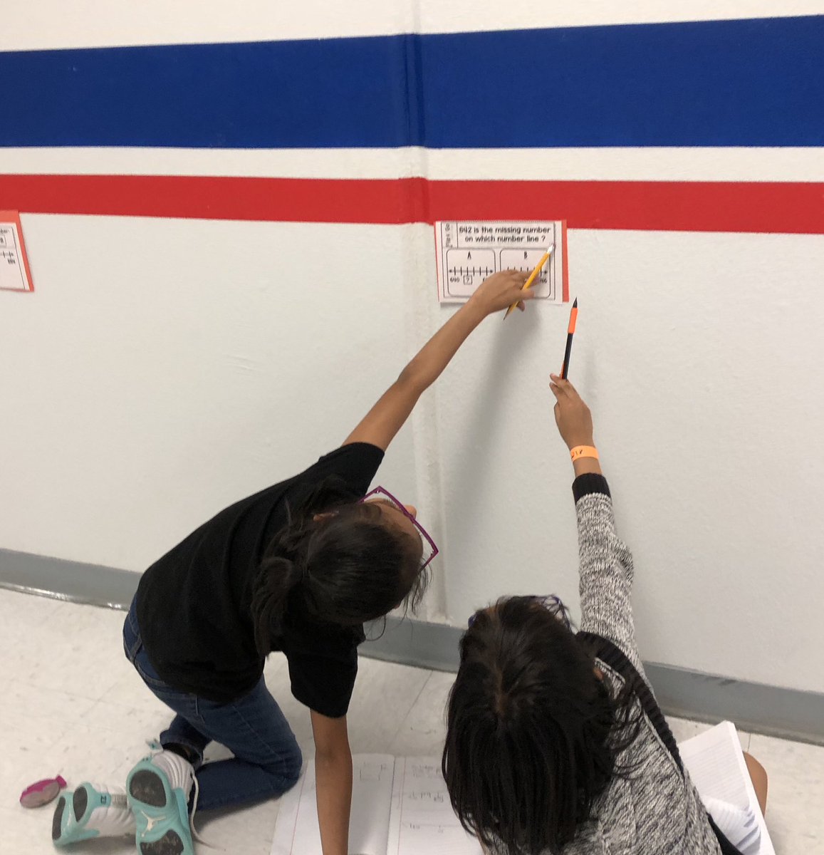 adecantu7's tweet image. 📕 2nd grade taking the learning to the hallway. #MathGalleryWalk #MissionPossible #WeAreClint