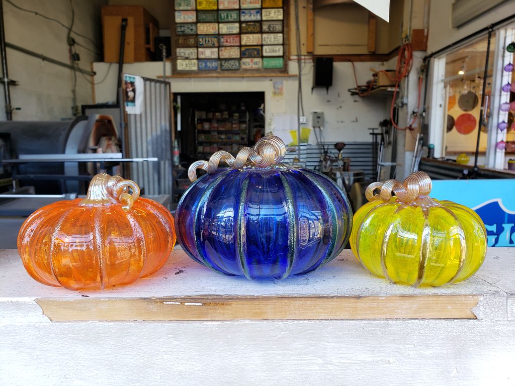 avalonglass's tweet photo. We make them here and sell them here too. #freeglassblowingdemos #glassblowing #blownglass #avalonglassworks #westseattle #Halloween #glasspumpkin #glasspumpkinpatch #hotshop https://t.co/HwMVUqy1y9
