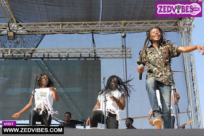 zedvibesdotcom's tweet image. We 💕❤️Love❤️This Musical Family 💥💫 @MaikoZulu and his girls @SistaD_music and @MwizaZulu 💥💫  
 #PhotoVibes