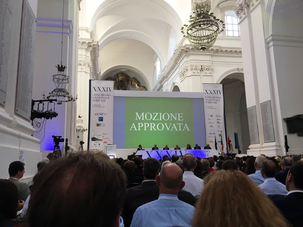 Avv_E_Ferraro's tweet photo. Istantanee dal secondo giorno del #CongressoNazionaleForense di #Catania2018.
Approvate le mozioni che dovevano passare, combattute le giuste battaglie che andavano fatte. https://t.co/NWkg6m4eOg