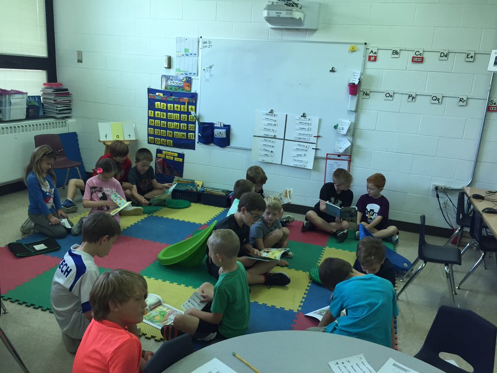Mrs. Whiting’s students sharing their reading skills with Mrs. Burgett’s students! 
#SalemSuperStars