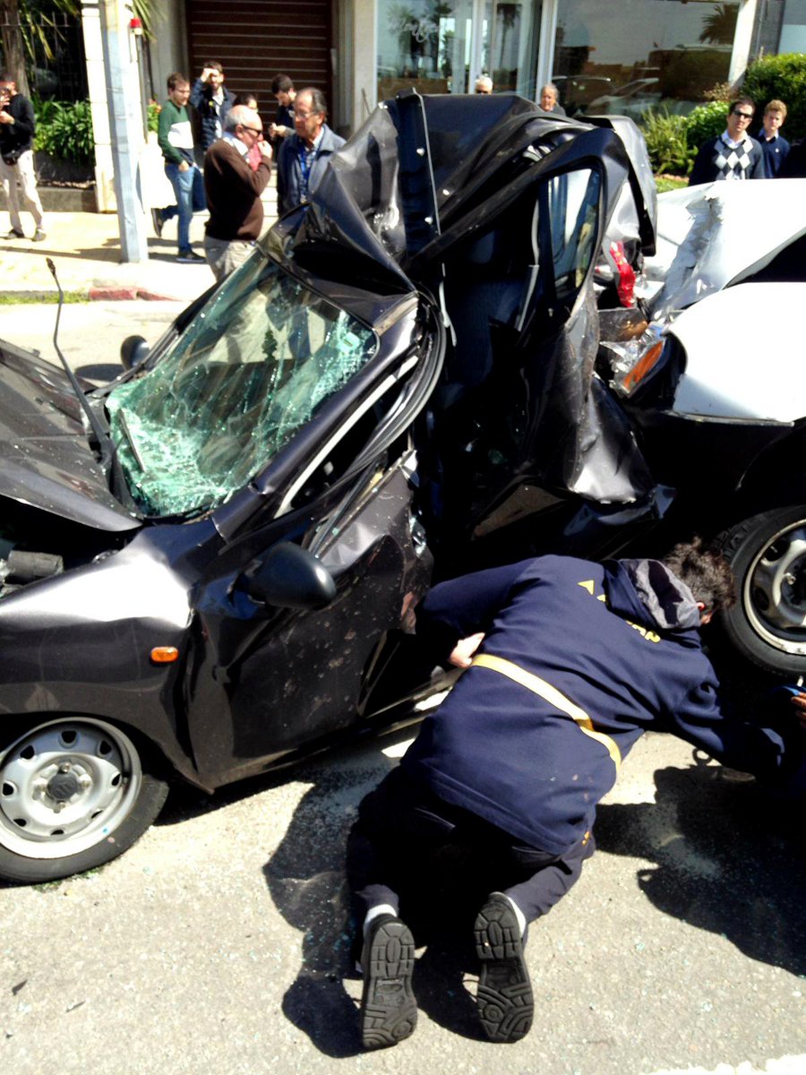 AHORA: Accidente de tránsito en Rambla y Solano Antuña. Hay un herido.  #HoyEnTelemundo