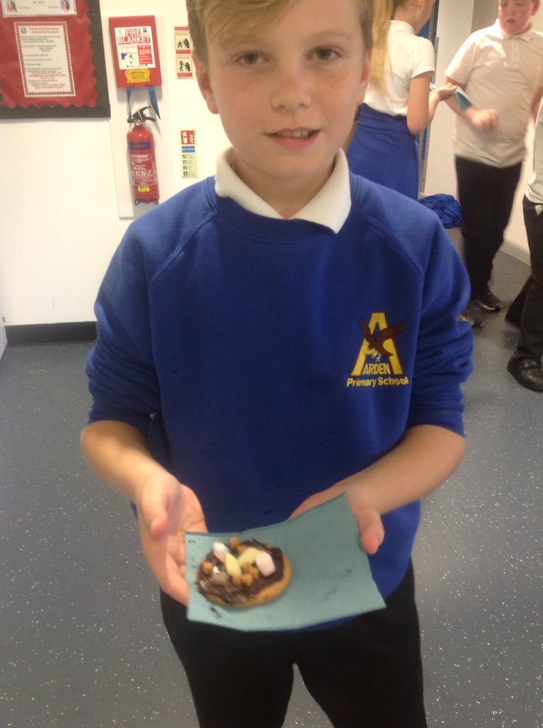 misswhittAPS's tweet photo. Golden time treats for year 6 @ArdenPrimary https://t.co/AEaaHjZj1S