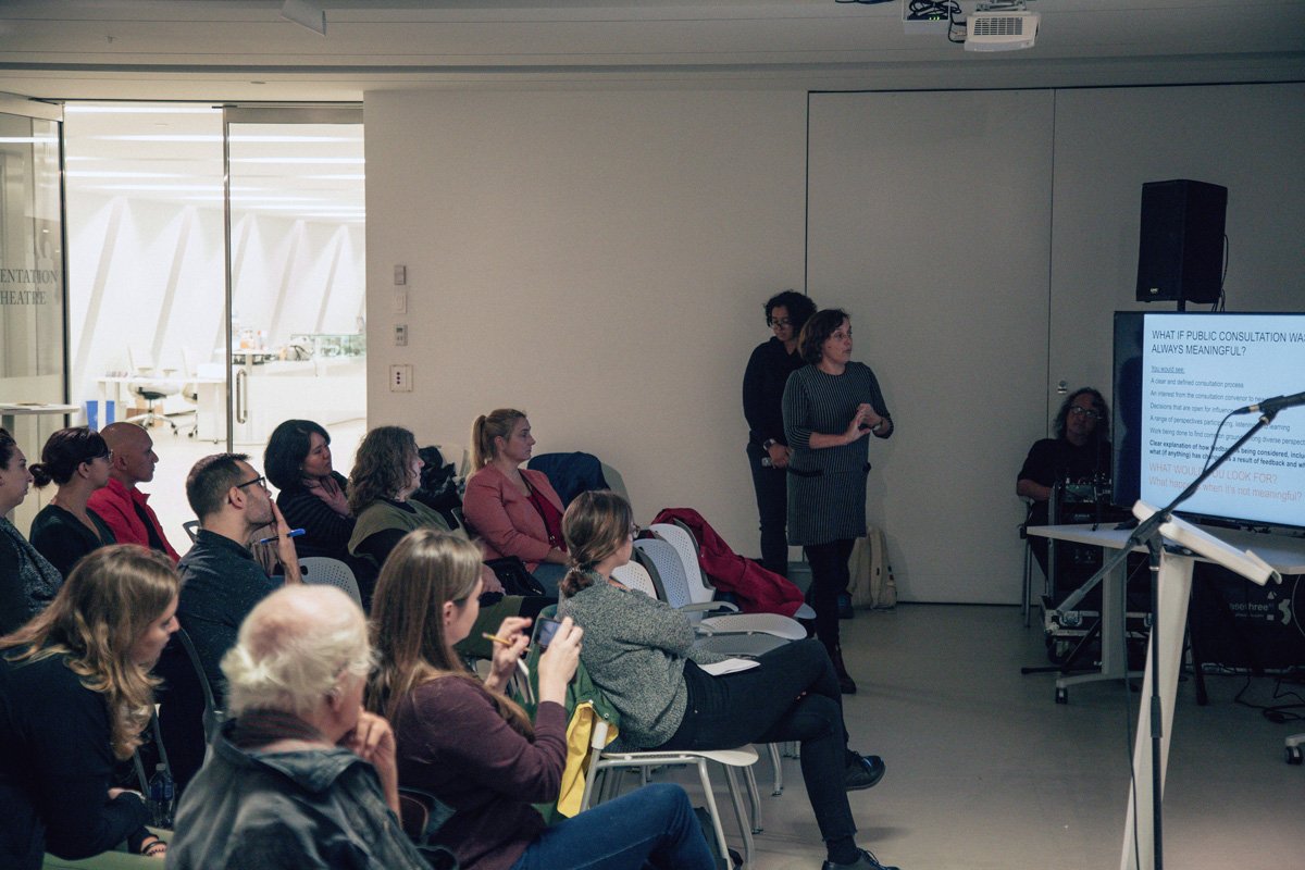 CityBuildingNow's tweet photo. A few pics from our Oct. 2 #CentralTalks at @thebentway inside the @fortyork Visitors Centre. You can see the great @nicoleswerhun delivering her presentation on public consultation and the attendees taking over the mic for follow-up. https://t.co/7rF75pd6yX