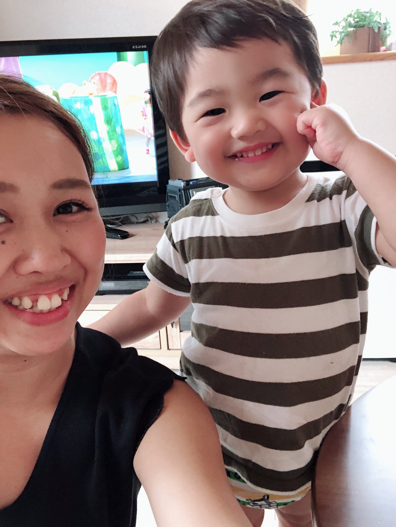 Hanapero Auf Twitter あおい 私に抱きついてきて肩組むんだけど 可愛すぎかよ しかもいきなり 可愛すぎて握りつぶしたいレベル 笑笑とりま彼女とかできたらなんか辛いわ 笑笑 子供ってかわいい T Co 2z5ctgic9l Twitter