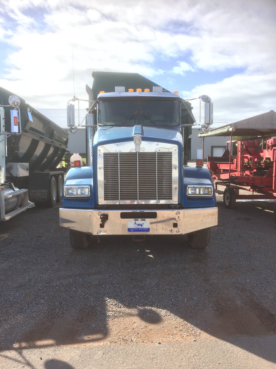 RolloBayPotato's tweet photo. Be a shame to get these dirty #brightredmud #pei #spuds for #harvest18 @PEIPotatoes @PEI_FA https://t.co/kTUOLEuauL