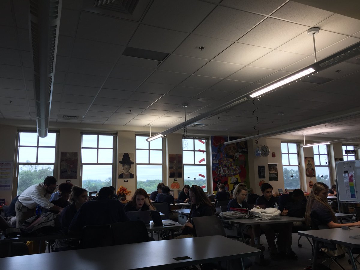 OLGCHSLibrary's tweet photo. Mr. Bache’s senior classes are rocking the research for their group projects! #hardatwork https://t.co/fzj0uD4YLG