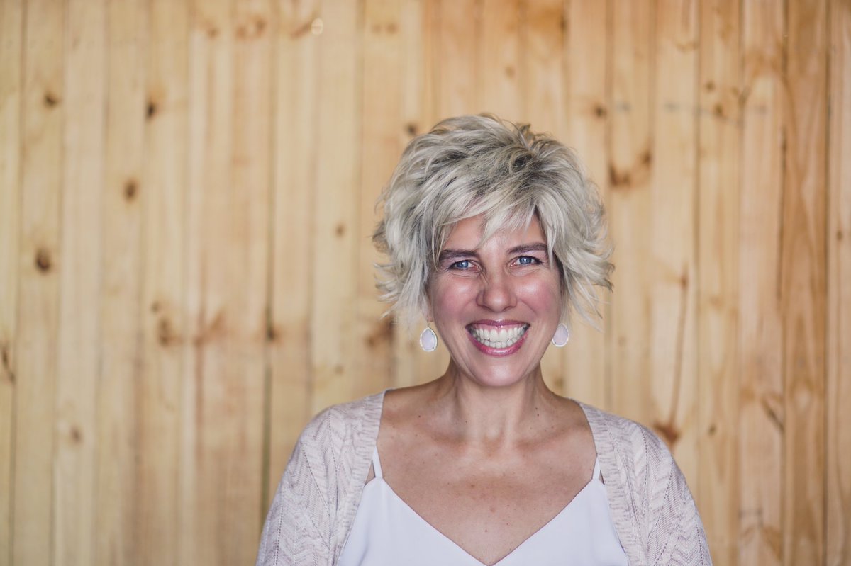31000_FT's tweet photo. Friday Spotlight! 📸 Meet Kristina Blake: Creative Director/Writer. Kristina relentlessly, enthusiastically, optimistically pursues mighty ideas. 🌟 #FlyingHigh #AgencyLife https://t.co/DpmQP18BDp