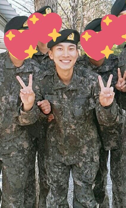 181005Hi Seo Eunkwang!  I miss you!! If only we can get some updates from you everyday.  Btw, you really look cool during the ceremony yesterday. Manly Eunkwang is real!!!  Continue to do your best but don't forget to take care of yourself, ok?  #WaitingForSilverlight