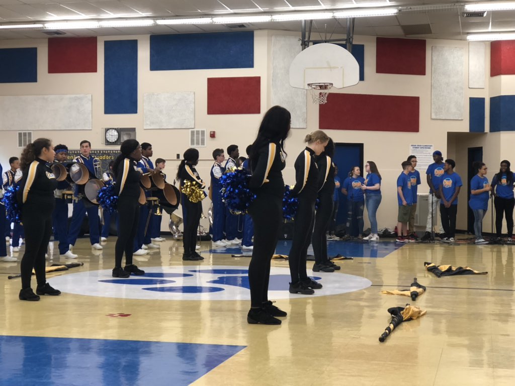 center58bands's tweet photo. First stop on our Elementary Band Tour, Indian Creek Elementary! #yellowjackets #centersd #center58bands https://t.co/zPyzS3oun4