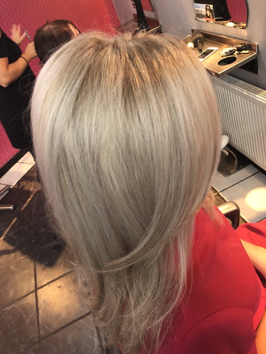 theedgelees's tweet photo. Before and after on Hannah 😻💇🏼‍♀️ full head foils and a toner . #matrix #hair #toners #blonde #hairdressers #leeshairdressers https://t.co/DYHg98fh9h