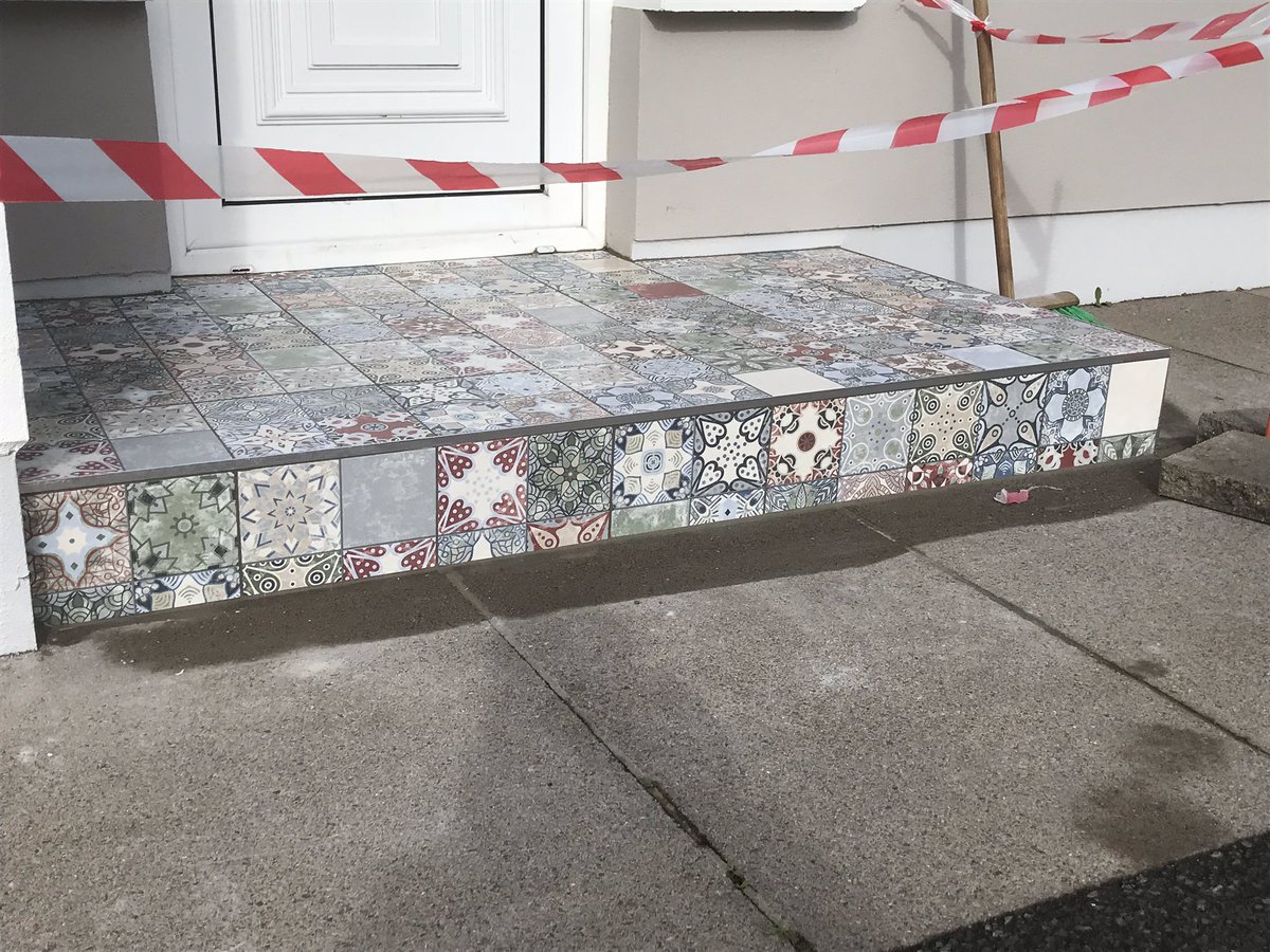 _AMATiling_'s tweet photo. Fine day for tiling a door step π @tilemasteradhes #ultimate #Solidbed threw away the supplied gear π now to go price two jobs before wifey heads to work at 7 https://t.co/an7S9Z6bai