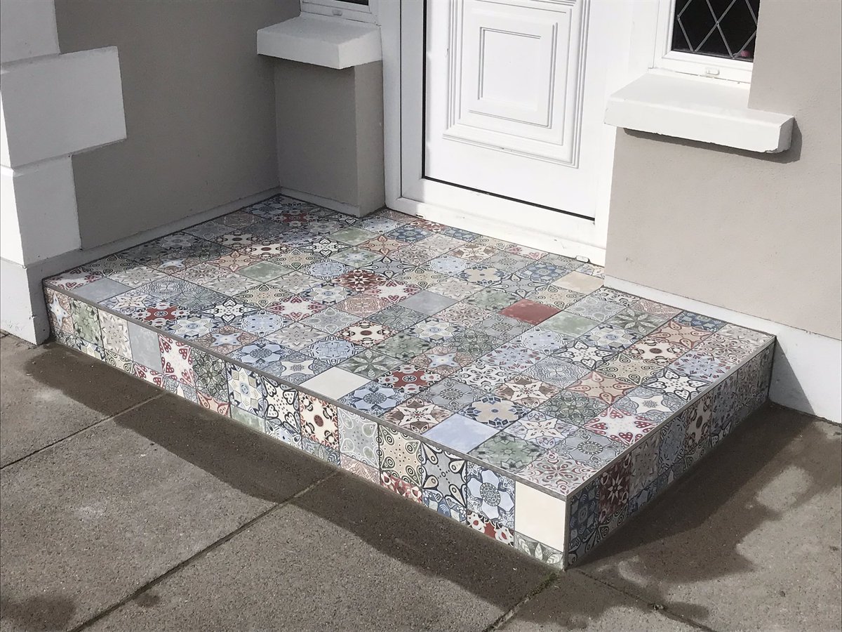 _AMATiling_'s tweet photo. Fine day for tiling a door step π @tilemasteradhes #ultimate #Solidbed threw away the supplied gear π now to go price two jobs before wifey heads to work at 7 https://t.co/an7S9Z6bai
