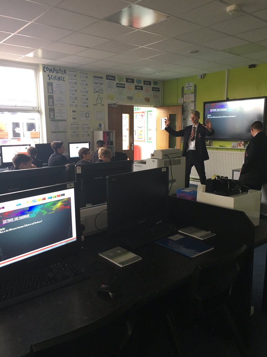 HumTHD's tweet photo. Superb engagement from Y10 Computer science pupils who wanted to share their knowledge & passion and take the lesson #giveback #peerteach https://t.co/ZSdfWScv8W