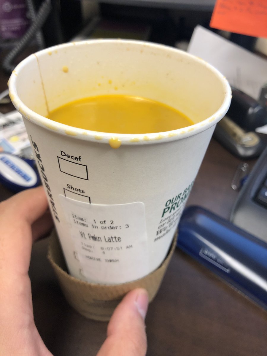 FresquezRobbie's tweet photo. @Starbucks this is now the 3rd time my venti is not filled up.  What is going on? I pay for a venti. Not a grande #starbucks #Pumpkinspicelatte #ripoff https://t.co/uduzrsRtBc
