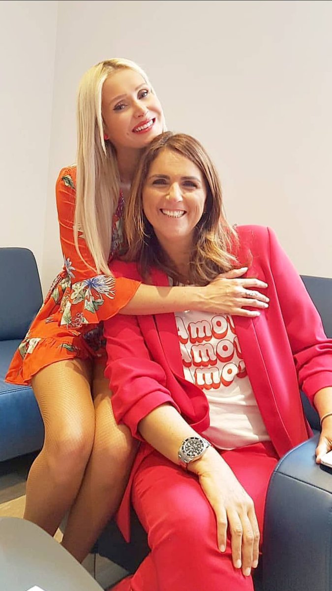 Crevsous1's tweet photo. Hâte de retrouver @TL_Delarue et @BenaimValerie 🤩 😍#CQLDT quel sourire magnifique 😊 #JourneeMondialeDuSourire https://t.co/tYir3Qxpsi