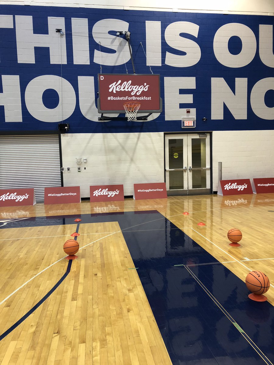 michellepipe's tweet photo. Yesterday’s @KelloggCompany’s #basketsforbreakfast event was a success! Proud to work for a company that constantly gives back #BreakfastsForBetterDays 🐯🥣 https://t.co/WUEHVHNQJK