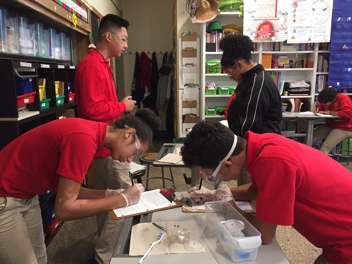 principal_CP's tweet image. Always investigating with Sra. Vanegas in 8th grade physical science.