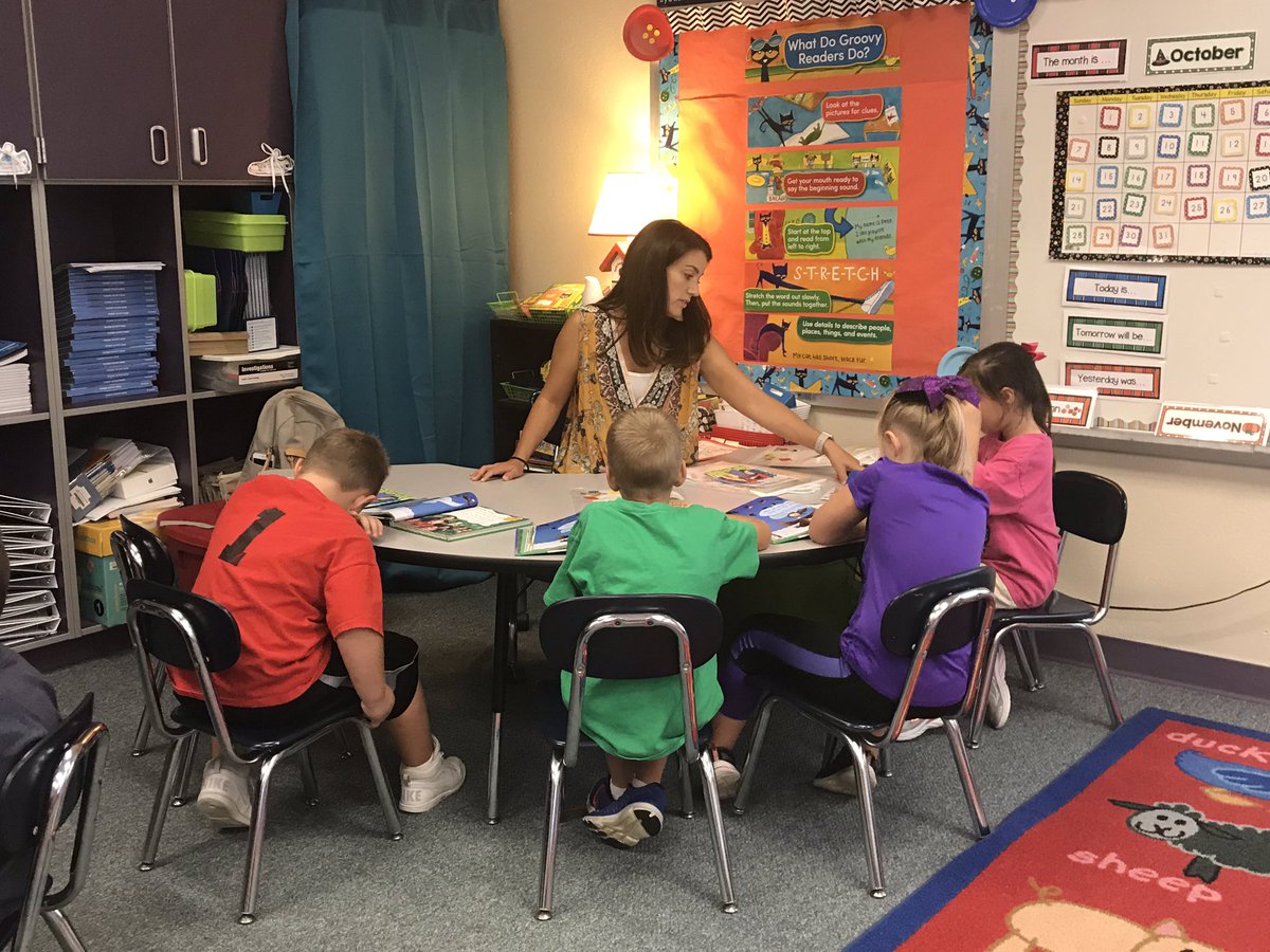 petiteflower975's tweet photo. Mrs. Raynor’s class is working on fire safety activities as well as reading comprehension! Everyone is engaged and learning! #firesafety #readingisachieving #fantasticfirstgraders https://t.co/t5y36peMwm