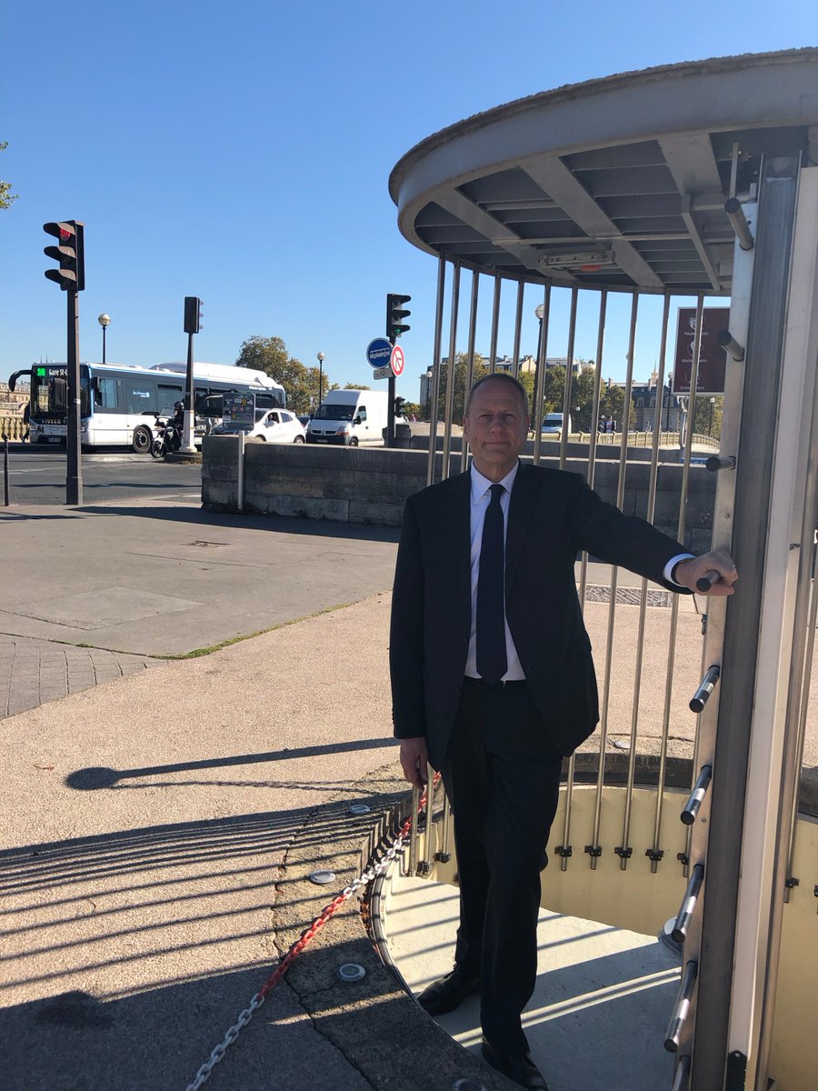 mairie15's tweet photo. Visite de @Philippe_Goujon de l’usine de réfrigération de #Climespace sous la Seine à 40 m sous terre https://t.co/sIHNAuT5qW