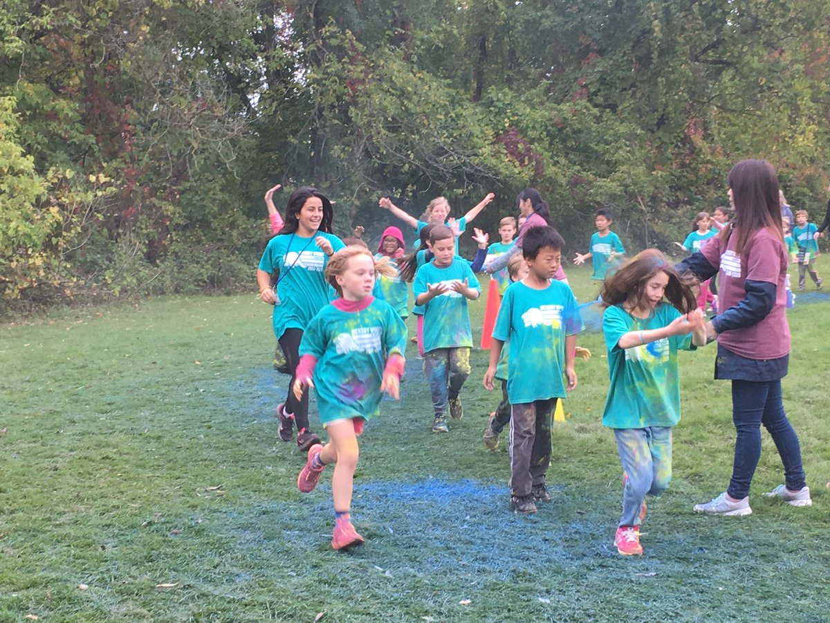 TheOfficialMrYu's tweet photo. And last but not least, the @HWE_Hawks 3rd grades turn for the Color Run!! #wleced @suzannekuhnhwe @MrsWeckHWE @MrsMurrayHWE https://t.co/NenngpF9rA